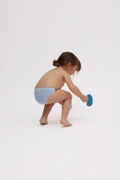 Bañador culetín bebé rayas azules con textura detalle flores