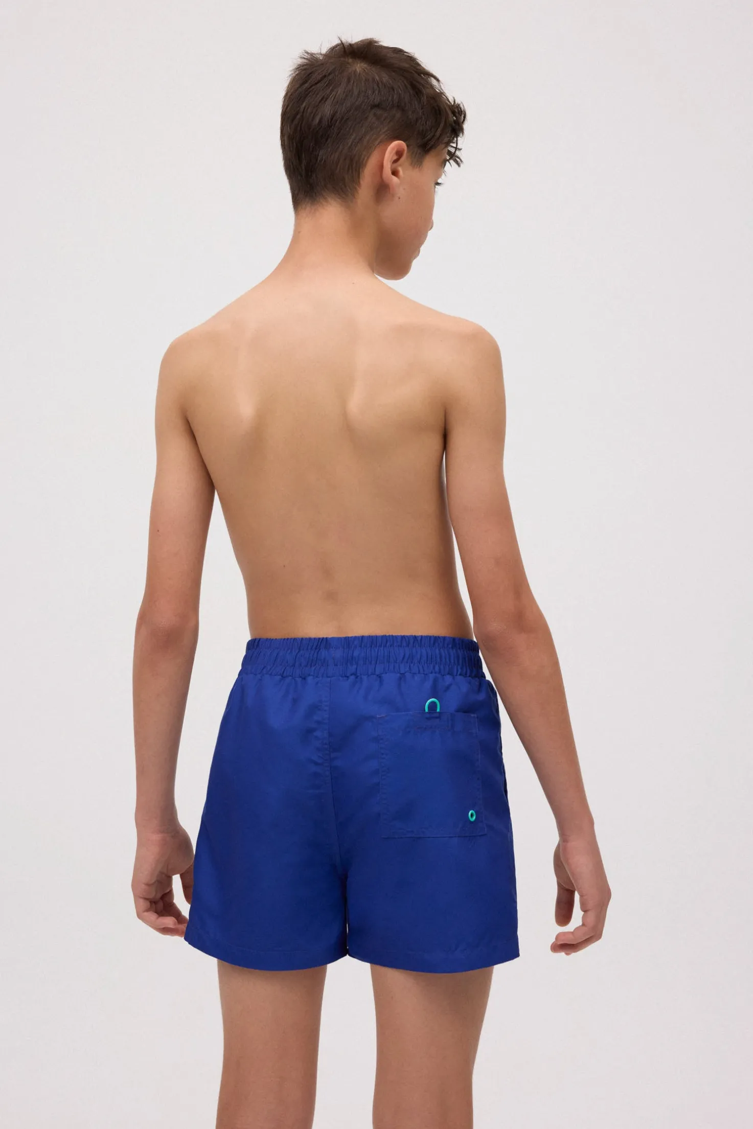 Bañador juvenil corto liso marino