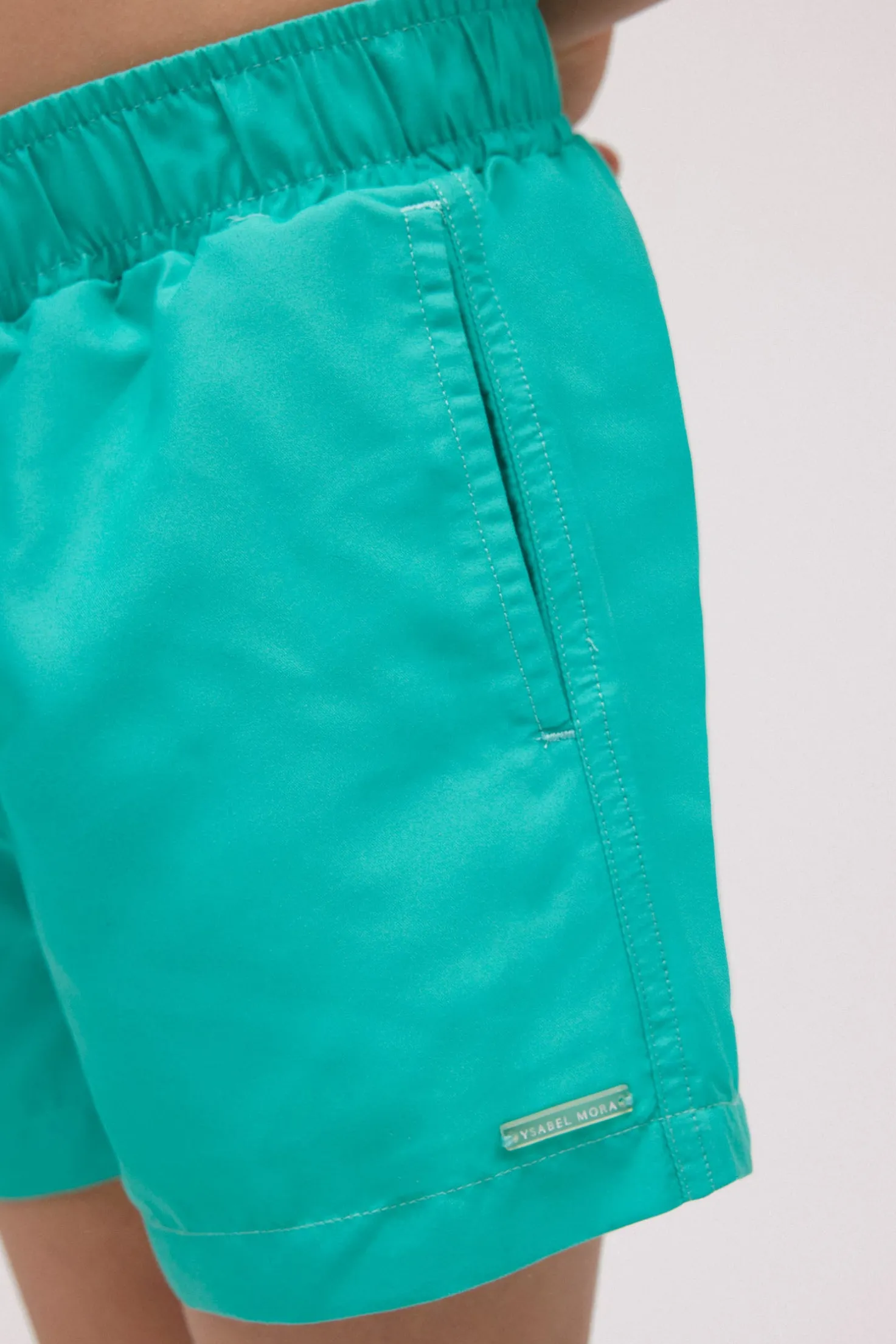 Bañador niño corto liso verde