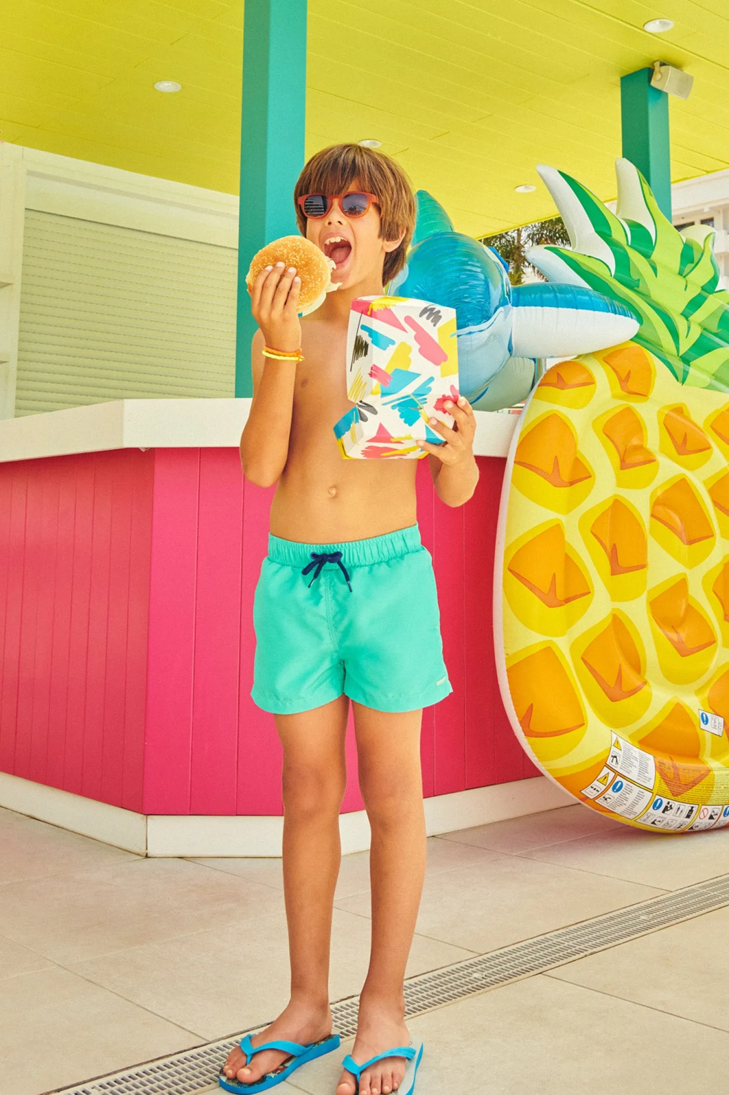 Bañador niño corto liso verde