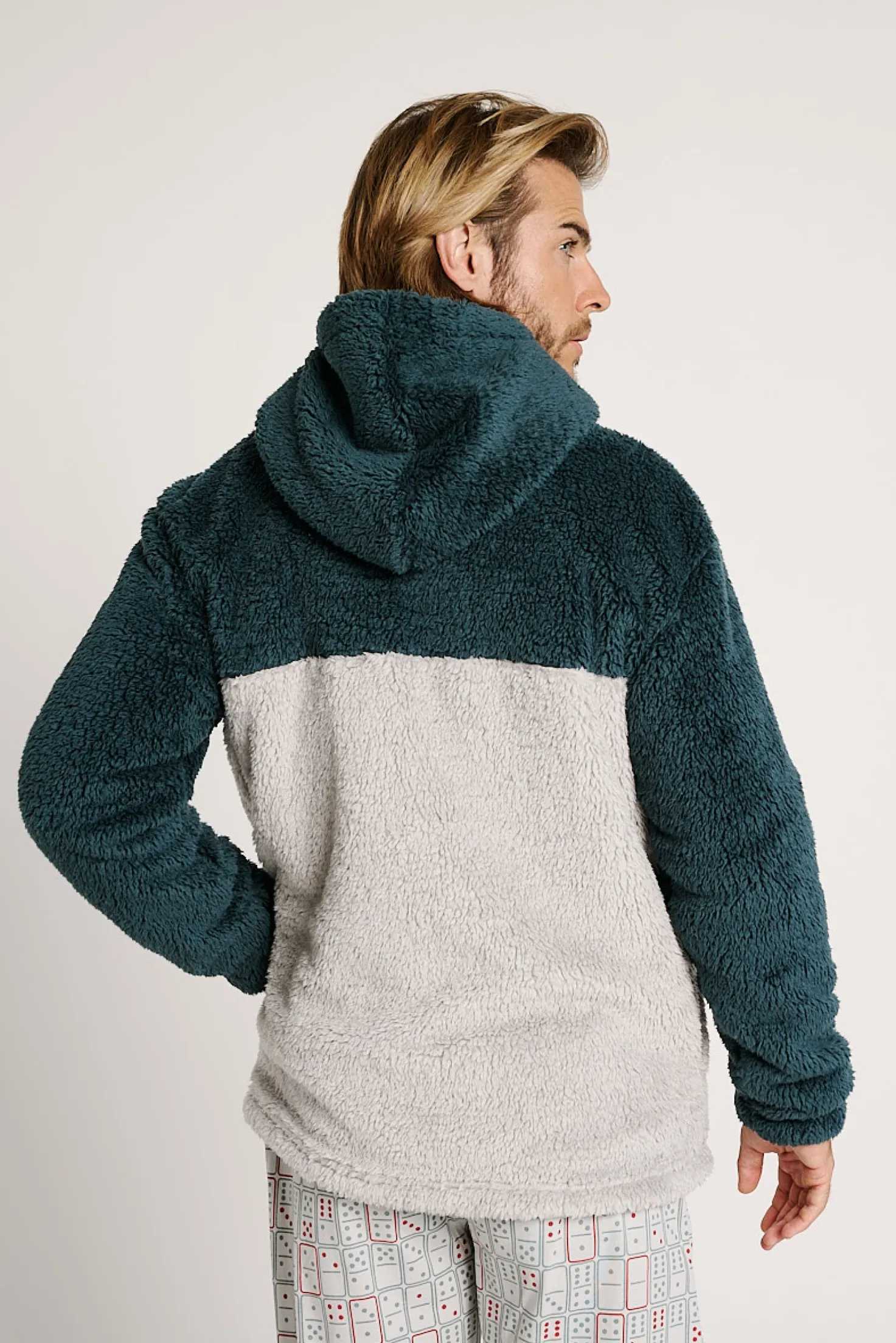 Bata corta hombre borreguito con capucha | MUYDEMI