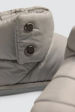 Botas de casa acolchadas botones decorativos