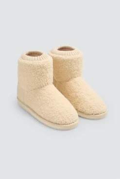 Botas de casa con cierre ajustado de canalé y borreguito