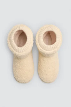 Botas de casa con cierre ajustado de canalé y borreguito