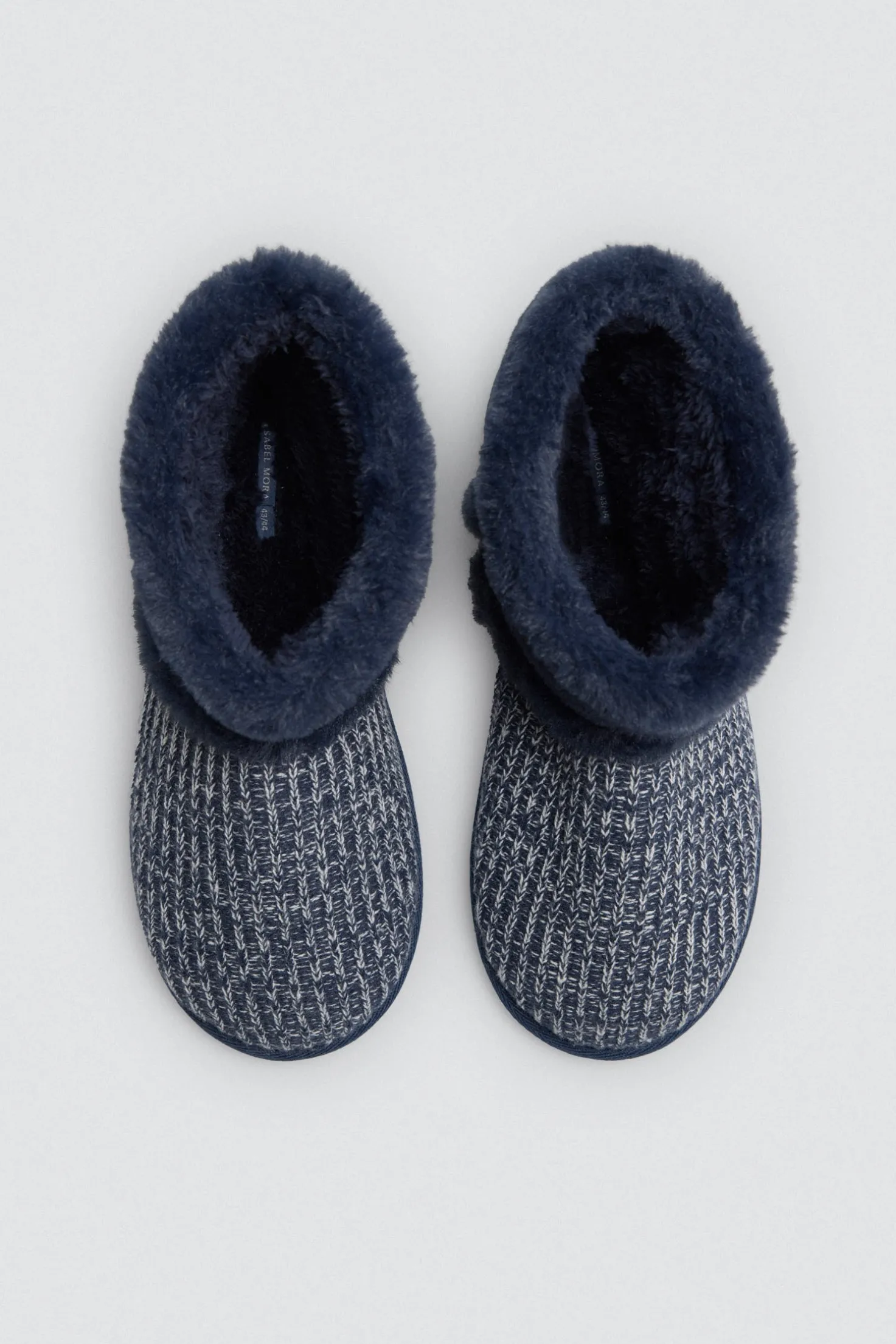 Botas de casa con comnbinación tejido de punto y pelo