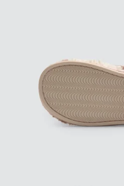 Botas de casa pelo con detalles de colores