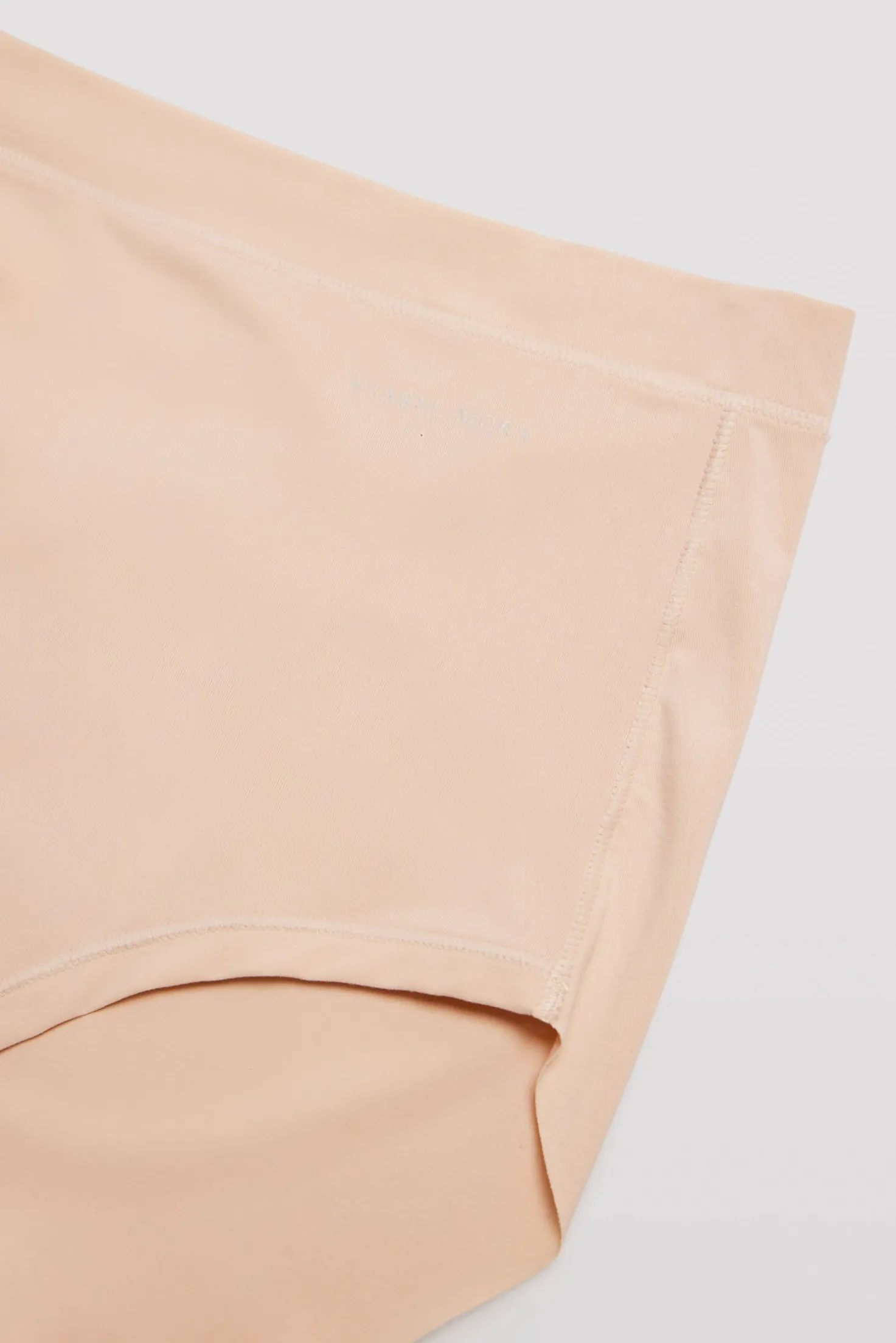 Braga alta adapt con acabados invisibles nude