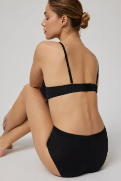 Braga alta adapt con acabados invisibles negro