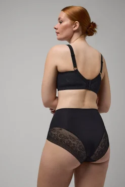 Braga alta de control detalles encaje negro