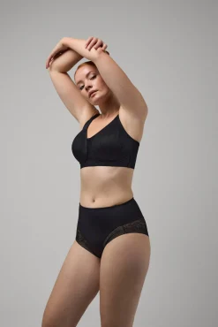 Braga alta de control detalles encaje negro