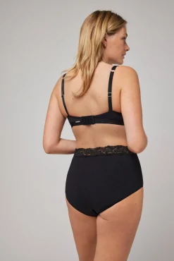 Braga alta de control detalle encaje negro