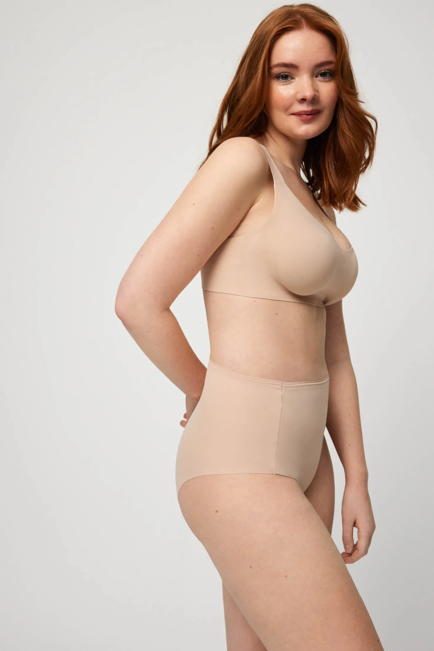 Braga alta de control moldeadora nude