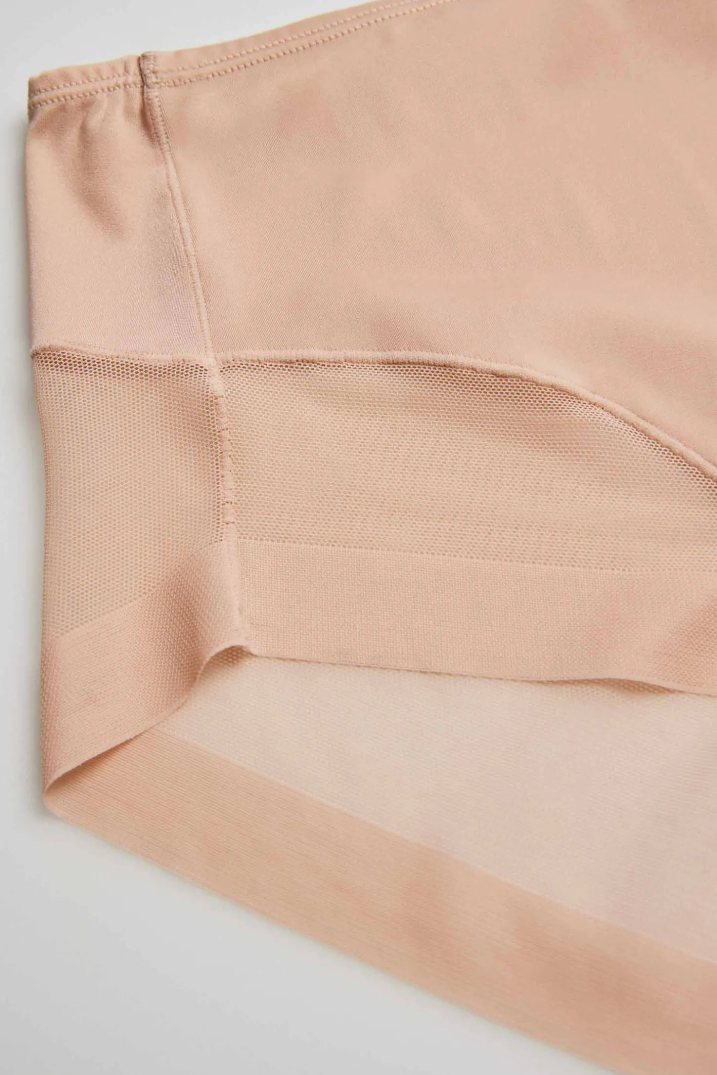 Braga alta de tul nude