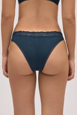 Braga brasileña canalé con encaje marino