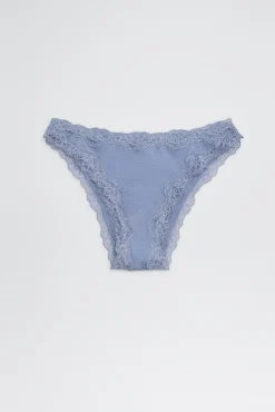 Braga brasileña con encaje azul