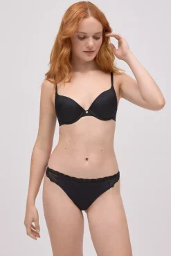 Braga brasileña elástica con encaje negro