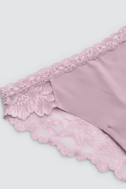 Braga brasileña elástica con encaje lila