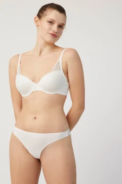 Braga brasileña invisible con encaje marfil