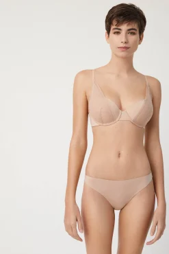 Braga brasileña invisible con encaje nude