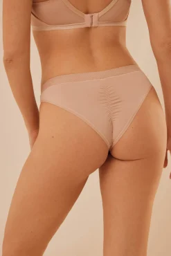 Braga brasileña nude