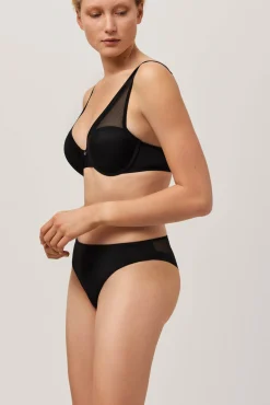 Braga brasileña tul negro