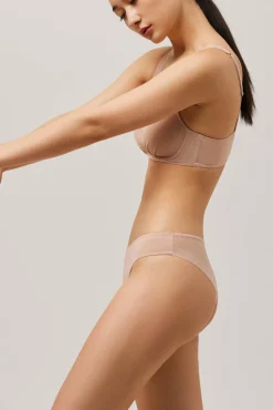 Braga brasileña tul nude