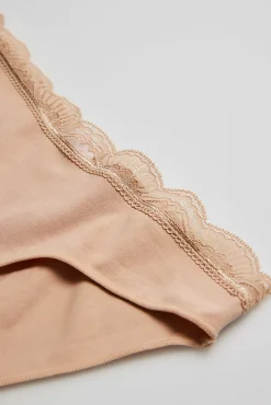 Braga lencera nude