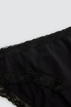 Braga midi detalles encaje negro