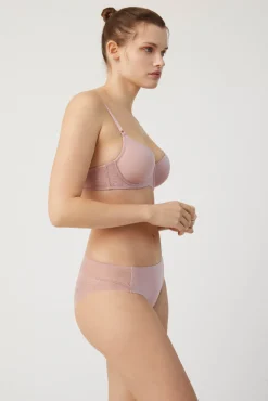 Braga midi invisible con encaje rosa