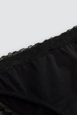 Braga mini detalles encaje negro