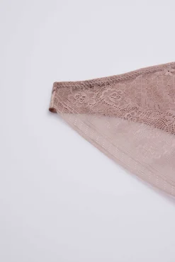 Braga mini invisible con encaje rosa