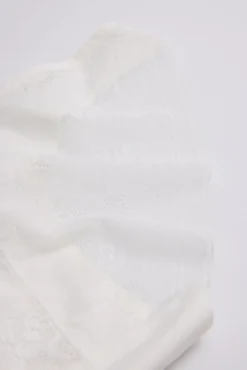 Braga mini invisible con encaje marfil