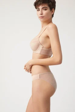 Braga mini invisible con encaje nude