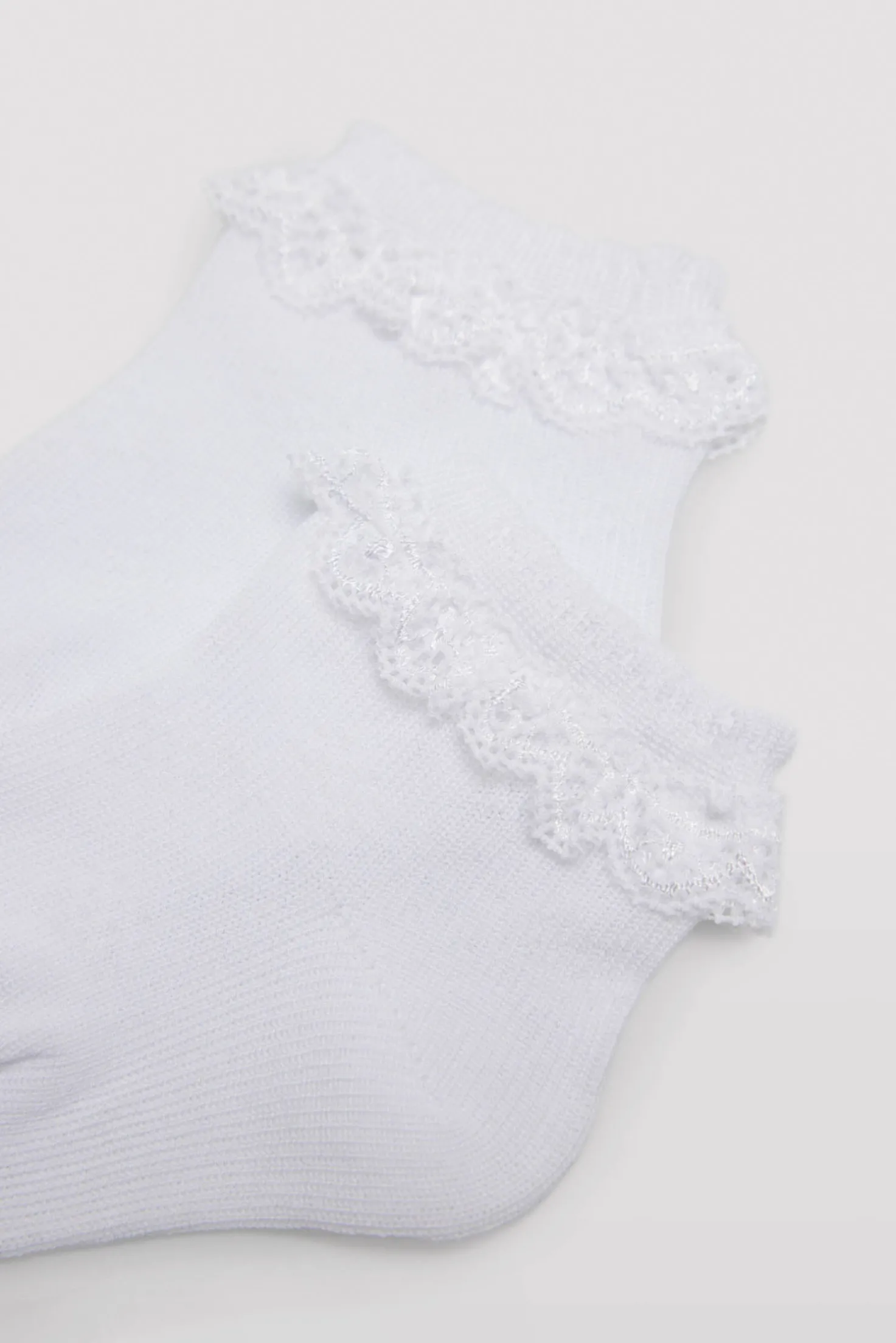 Calcetines infantiles de ceremonia con blonda blancos