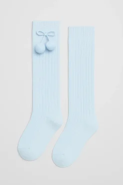 Calcetines largos pompones celeste