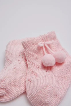 Calcetines perlé con borlas recién nacido rosa