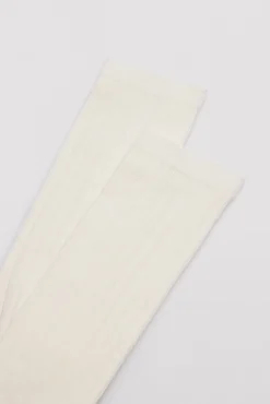 Calcetín infantil largo canalé marfil