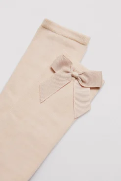 Calcetín infantil largo detalle lazo beige