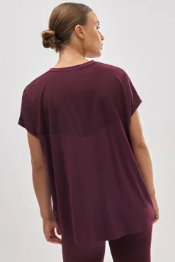 Camiseta deportiva manga corta burdeos