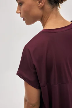 Camiseta deportiva manga corta burdeos