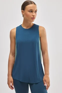 Camiseta deportiva sin mangas azul