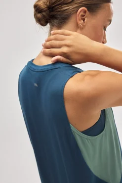 Camiseta deportiva sin mangas azul