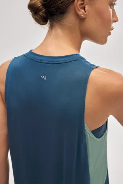 Camiseta deportiva sin mangas azul