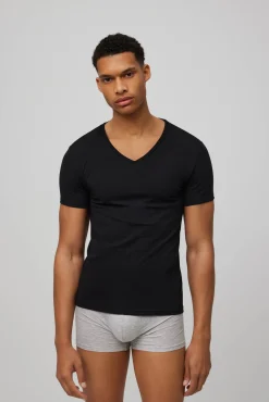 Camiseta interior manga corta cuello pico negro