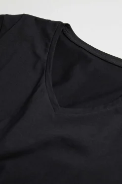 Camiseta interior manga corta cuello pico negro