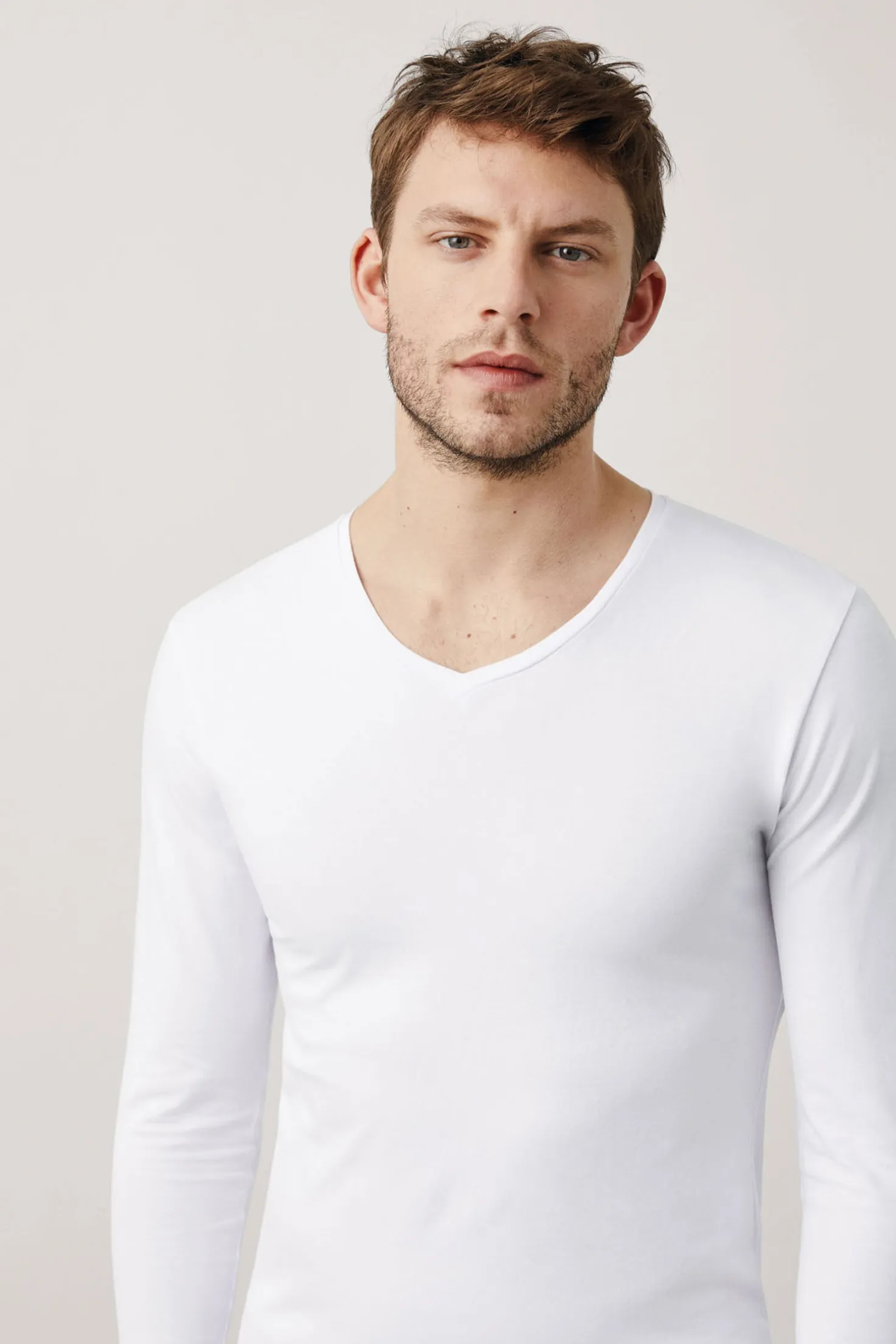 Camiseta interior manga larga cuello pico blanco