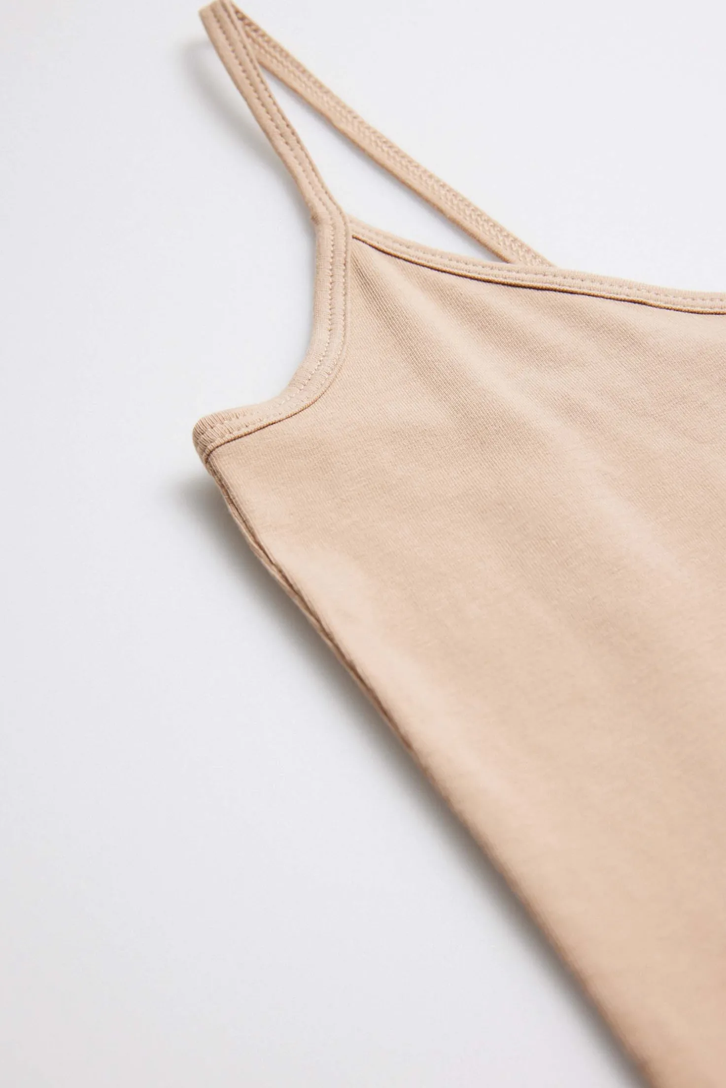 Camiseta interior tirante fino algodón nude