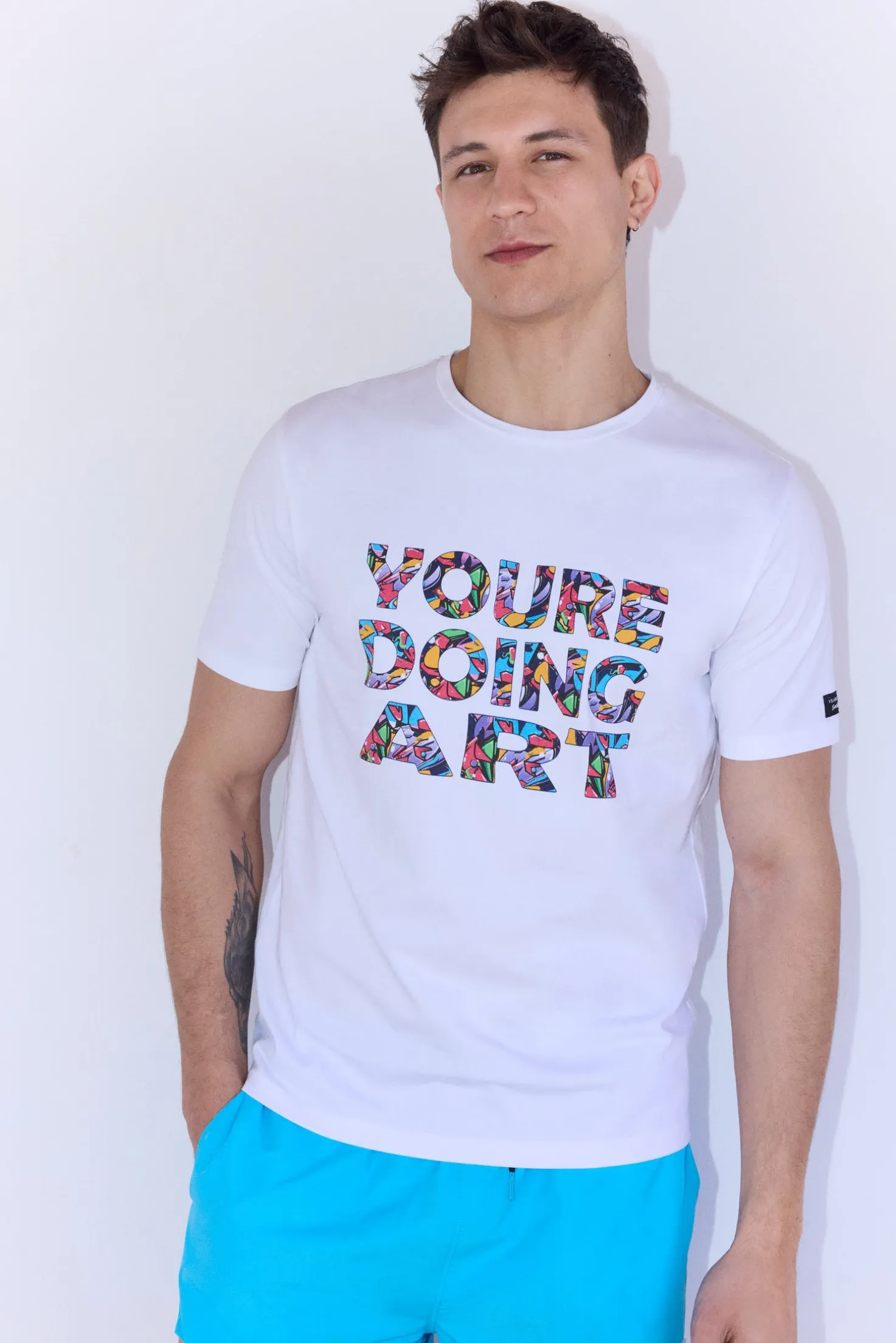 Camiseta manga corta estampado street art sockarrats blanco