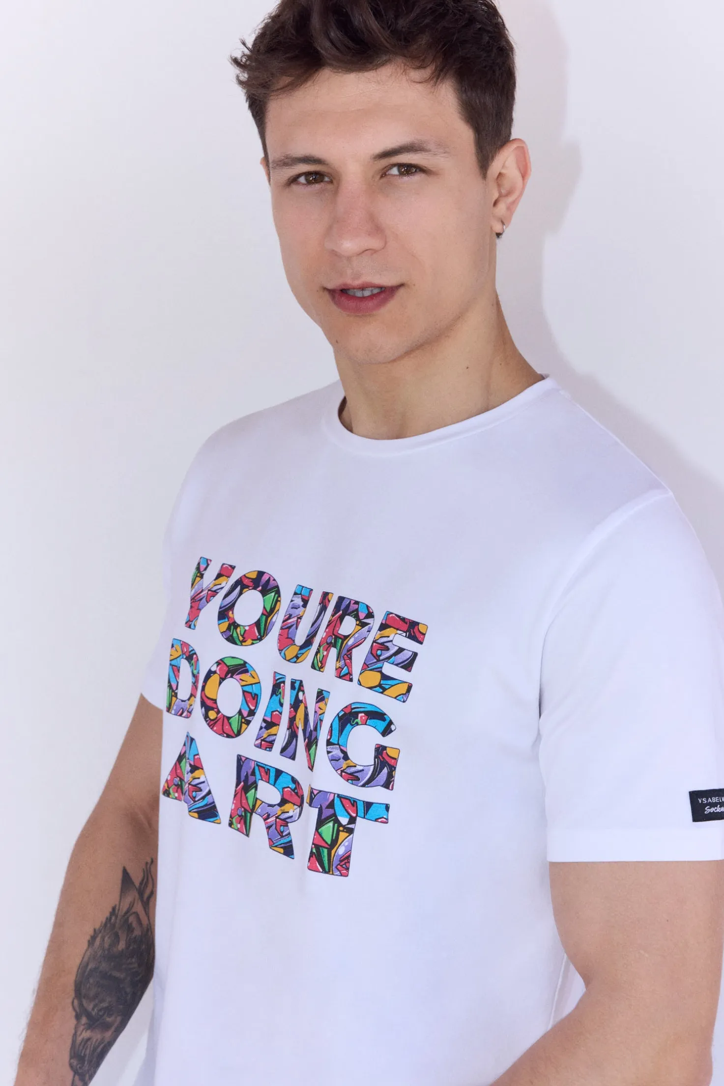 Camiseta manga corta estampado street art sockarrats blanco