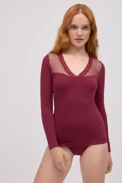 Camiseta manga larga algodón detalles escote granate